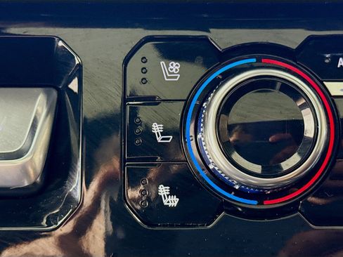 Used 2024 GMC Sierra 2500 AT4 w/ Technology Package image 21