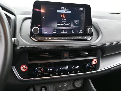 Used 2025 Nissan Rogue SV FWD image 23