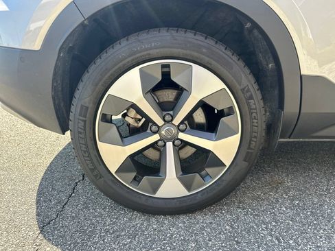 Used 2025 Volvo XC40 B5 Plus AWD/4WD image 10