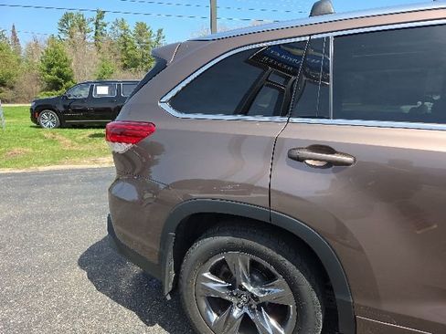 Used 2017 Toyota Highlander Limited AWD/4WD image 34