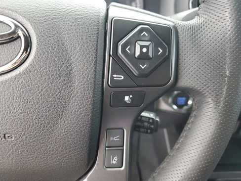 Used 2022 Toyota Tacoma TRD Off-Road AWD/4WD image 22