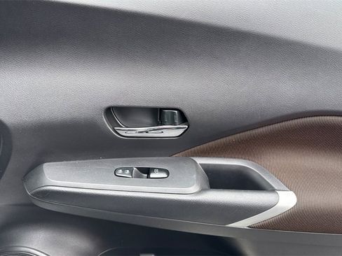 Used 2024 Nissan Kicks SR image 23