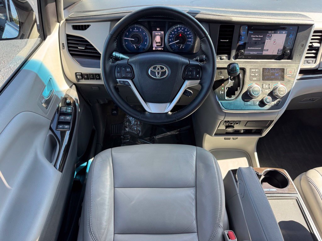 Used 2017 Toyota Sienna XLE Premium FWD image 16