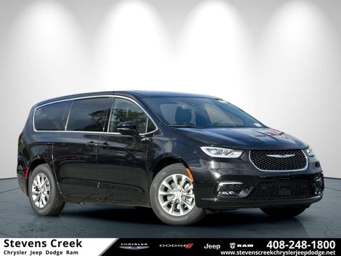 New 2026 Chrysler Pacifica Limited image 1