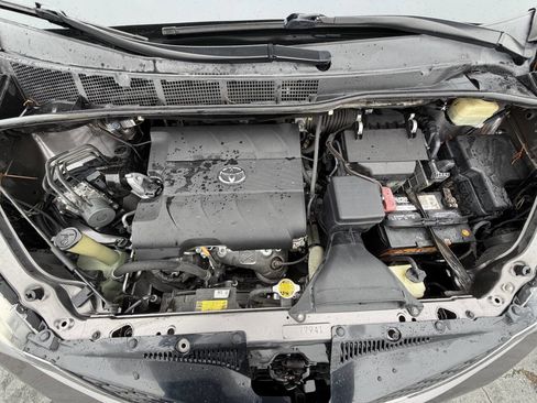 Used 2016 Toyota Sienna SE Premium image 6