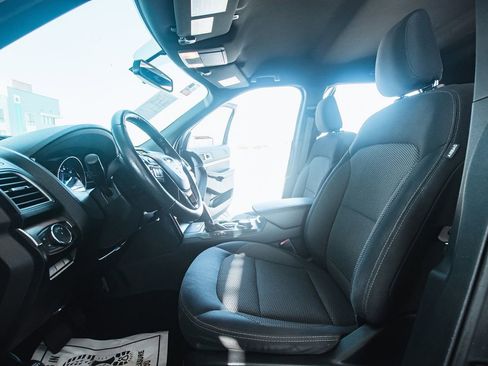 Used 2019 Ford Explorer XLT w/ Equipment Group 201A image 11