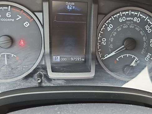 Used 2018 Toyota Tacoma TRD Off-Road AWD/4WD image 18