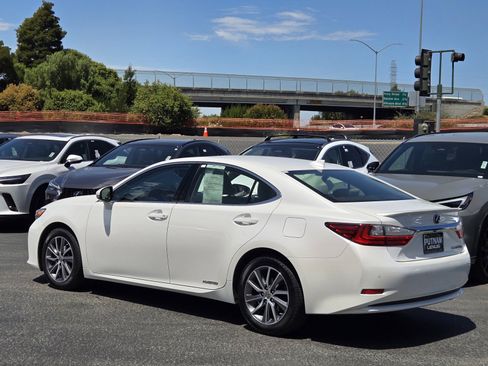 Used 2017 Lexus ES 300h w/ Navigation System Package FWD image 6