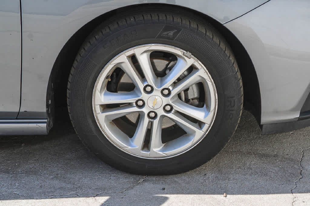 Used 2018 Chevrolet Cruze LT w/ RS Package FWD image 10