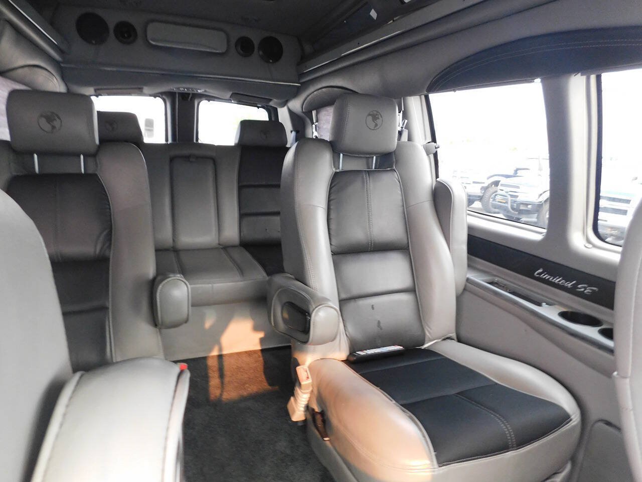 Used 2016 Chevrolet Express 2500 RWD image 32