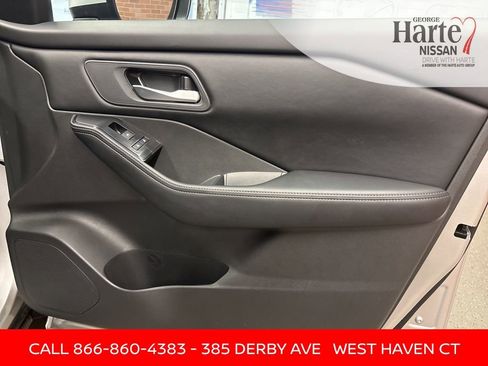 Certified 2025 Nissan Rogue SV image 35