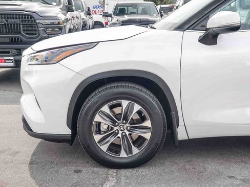 Used 2021 Toyota Highlander XLE image 9