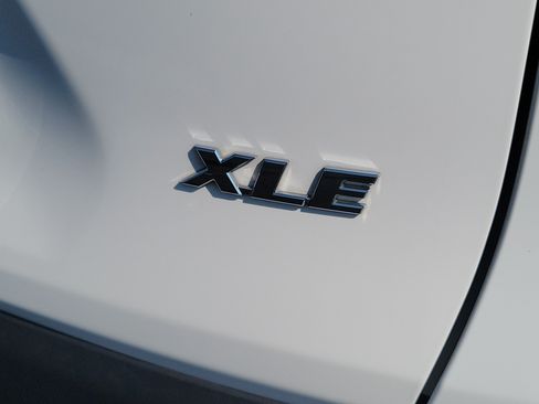 Certified 2024 Toyota RAV4 XLE FWD image 7