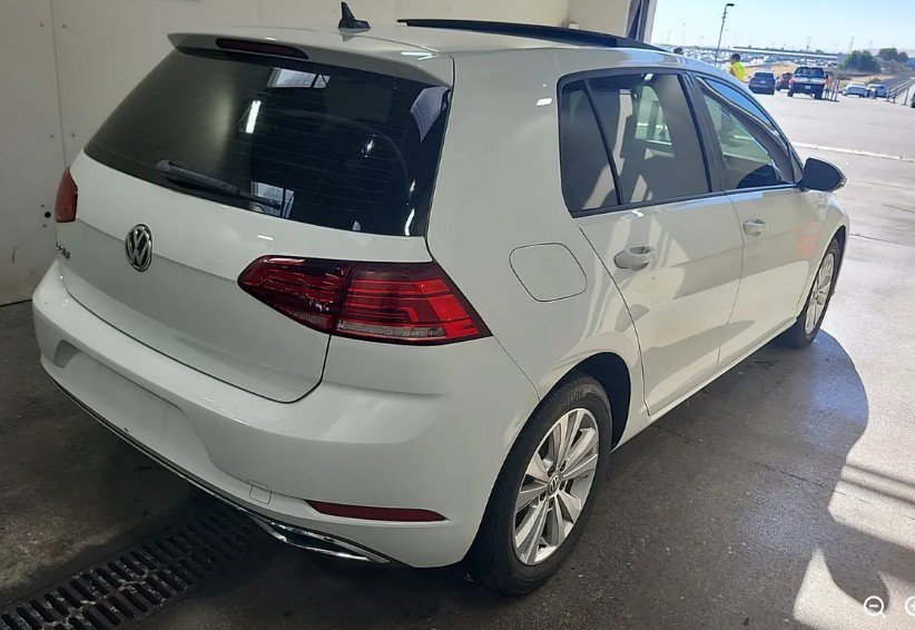 Used 2021 Volkswagen Golf 4-Door FWD image 3