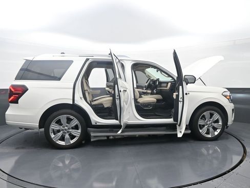 Used 2023 Ford Expedition Platinum image 45