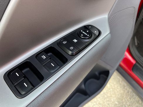 Used 2019 Kia Niro LX image 12