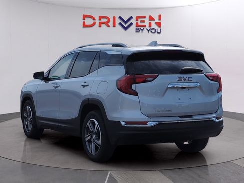 Used 2021 GMC Terrain SLT image 3