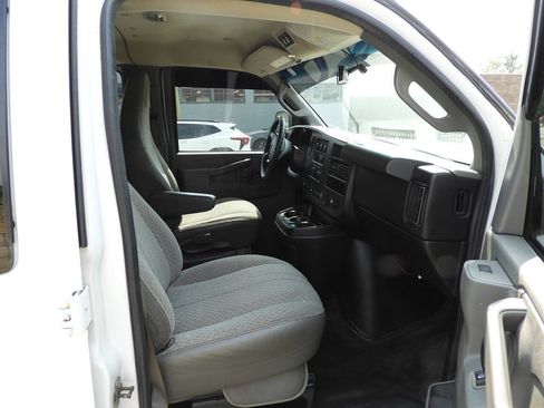 Used 2016 Chevrolet Express 2500 LT w/ LT Preferred Equipment Group RWD image 23