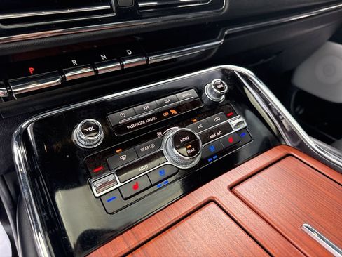 Used 2020 Lincoln Navigator L Reserve w/ Equipment Group 208A Reserve image 33