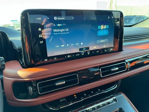 Certified 2025 Lincoln Aviator Reserve w/ Equipment Group 201A image 16