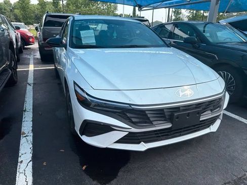 Used 2025 Hyundai Elantra Sport FWD image 11