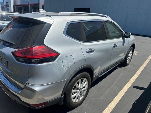 Used 2017 Nissan Rogue SV w/ SV Premium Package AWD/4WD image 4