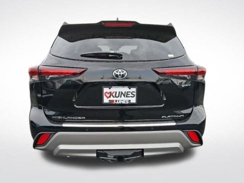 New 2026 Toyota Highlander Platinum AWD/4WD image 6