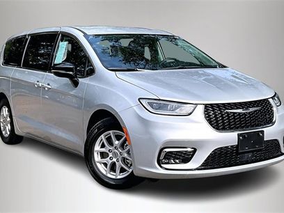 Used 2024 Chrysler Pacifica Touring-L