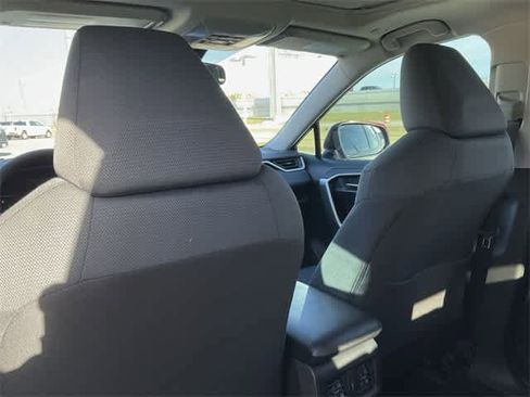 Used 2025 Toyota RAV4 XLE image 16