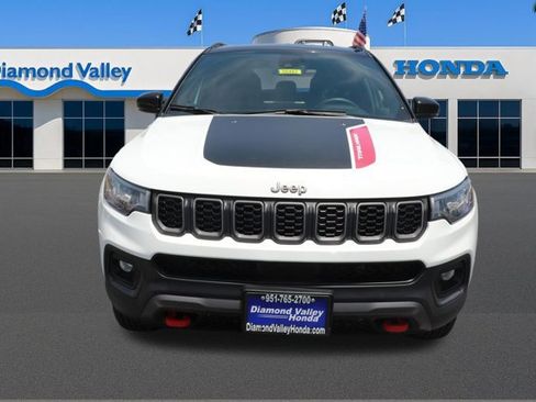 Used 2025 Jeep Compass Trailhawk AWD/4WD image 2