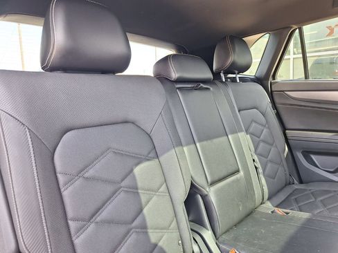Used 2024 Volkswagen Atlas Cross Sport SE FWD image 28
