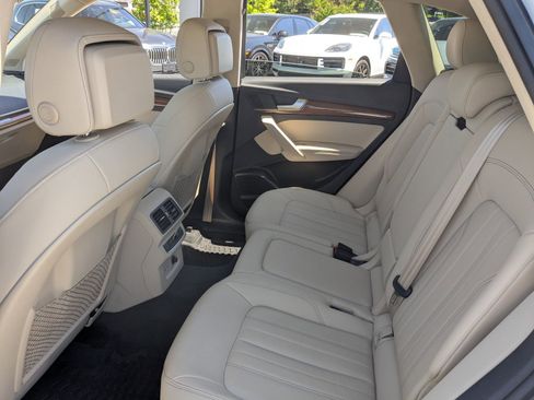Used 2022 Audi Q5 2.0T Premium Plus w/ Premium Plus Package AWD/4WD image 17