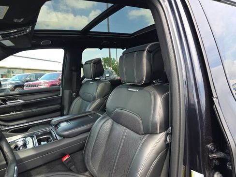 Used 2025 Jeep Grand Wagoneer L Series II Obsidian w/ Quick Order Packagew 28T AWD/4WD image 17