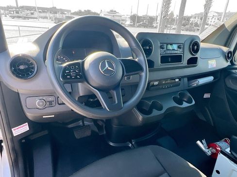 Used 2022 Mercedes-Benz Sprinter 2500 image 31