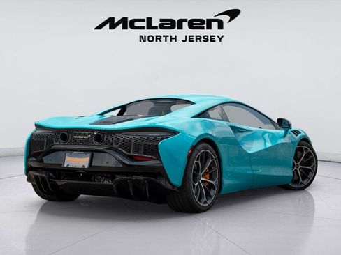 New 2025 McLaren Artura RWD image 9