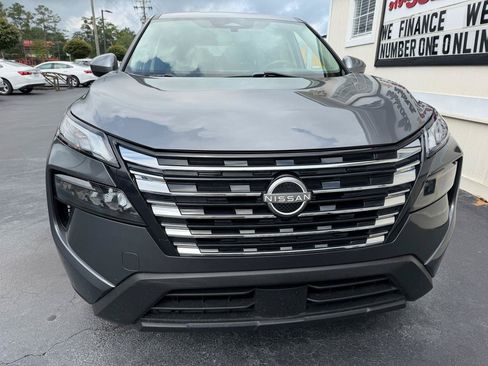 Used 2024 Nissan Rogue SV AWD/4WD image 3