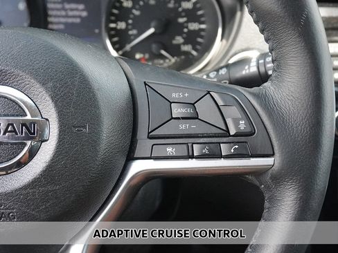 Used 2018 Nissan Rogue SV w/ Premium Package AWD/4WD image 3