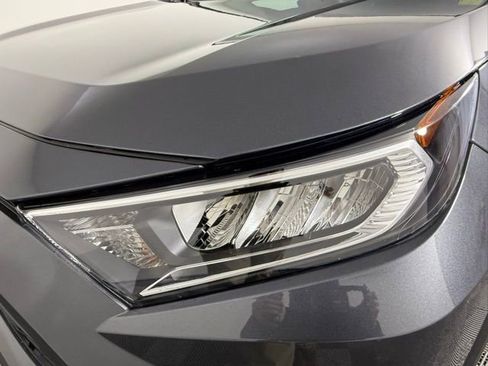 Used 2019 Toyota RAV4 XLE Premium image 11
