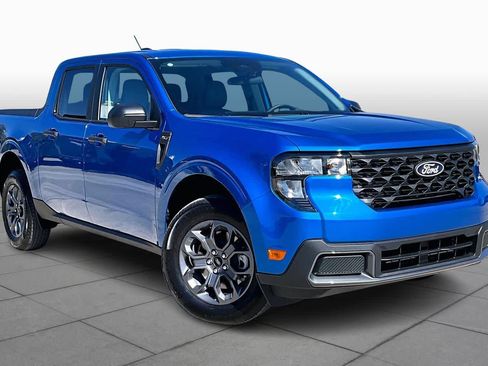 Certified 2025 Ford Maverick XLT image 3