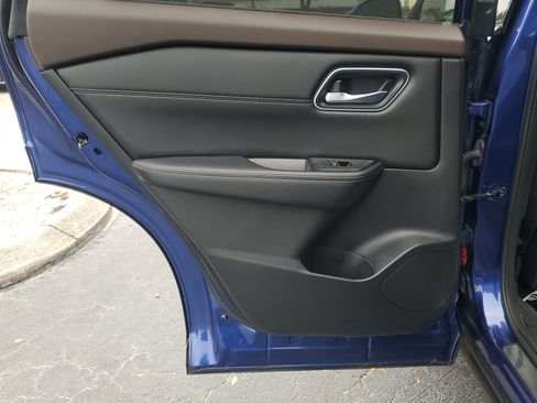 Certified 2021 Nissan Rogue Platinum image 11