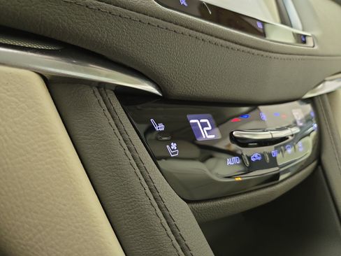 Used 2021 Cadillac XT5 Premium Luxury image 28