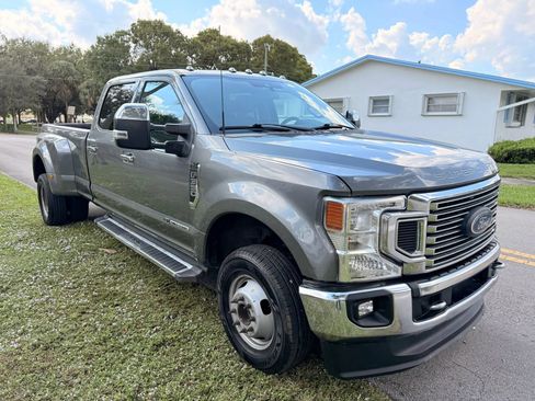 Used 2022 Ford F350 XLT w/ XLT Premium Package AWD/4WD image 5
