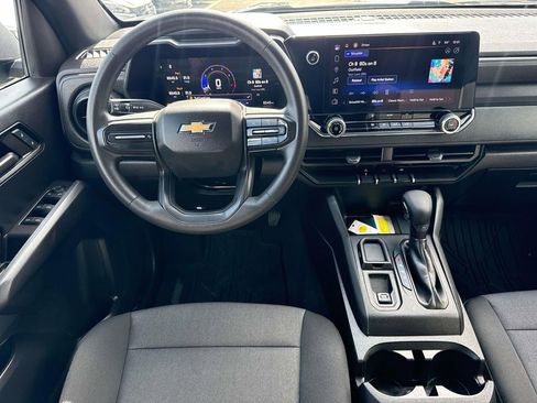 Used 2024 Chevrolet Colorado W/T image 11