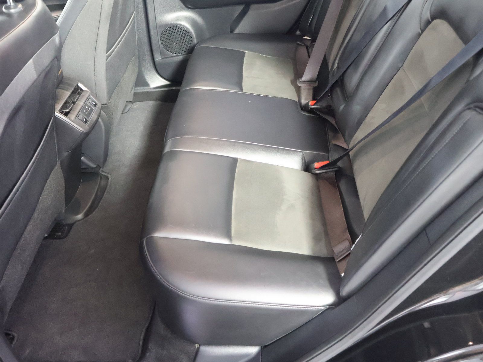 Used 2023 Nissan Ariya AWD image 43