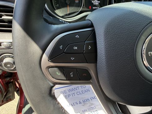 Used 2019 Jeep Cherokee Latitude Plus w/ Cold Weather Group AWD/4WD image 22