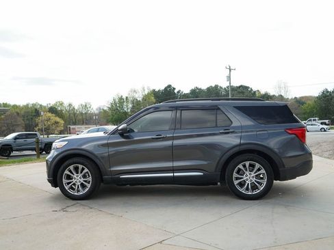 Used 2020 Ford Explorer XLT w/ Equipment Group 202A image 18