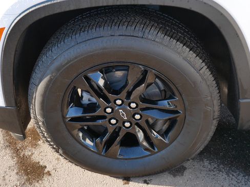 Used 2023 Chevrolet Traverse LT w/ Midnight/Sport Edition image 15