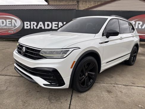 Used 2024 Volkswagen Tiguan SE R-Line image 3