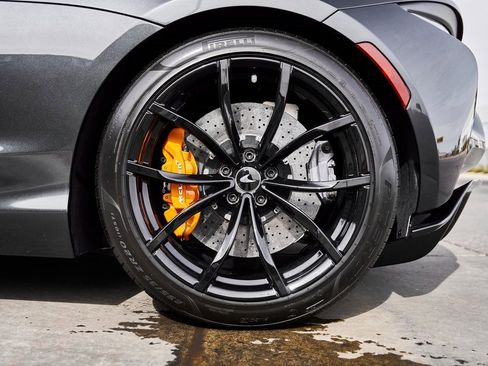 Used 2023 McLaren Artura image 23