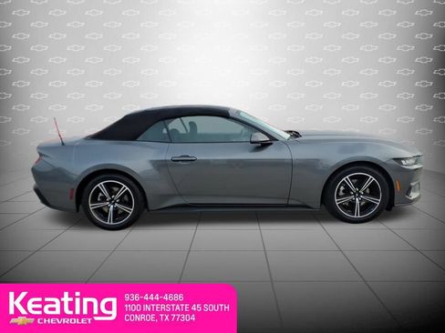 Used 2024 Ford Mustang Convertible image 4